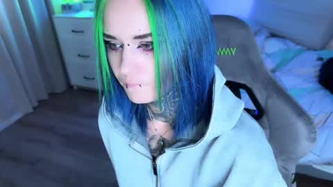   DianaBrite            fansl y online show from September 15, 2:40 pm