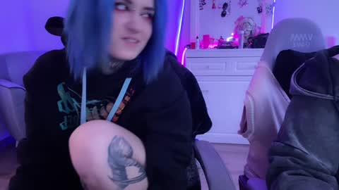   DianaBrite            fansl y online show from January 9, 11:36 am