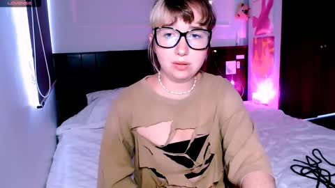 Snapshot of riri_rich chatting on September 28, 6:33 am Rita online show from September 28, 6:33 am