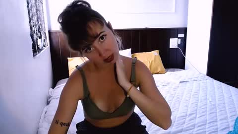 Snapshot of riri_rich chatting on March 6, 5:46 am Rita online show from March 6, 5:46 am