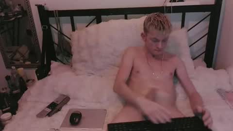 DippingDolly96 online show from February 2, 4:53 am