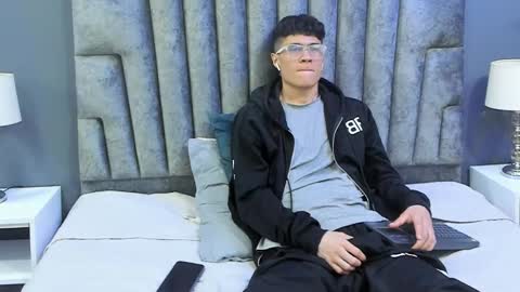 Roan Birkin online show from March 11, 10:20 pm