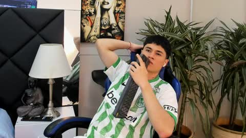 Roan Birkin online show from April 6, 9:05 pm