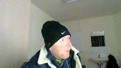 robertnickelderbestemann online show from December 4, 10:20 pm