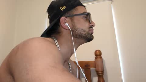 robin1036 online show from April 11, 8:29 am