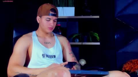 rocco_santos online show from April 15, 6:44 pm
