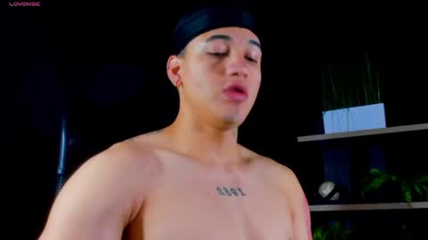 rocco_santos online show from April 4, 5:53 pm
