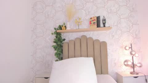   online show from October 3, 12:02 pm