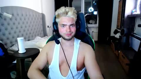 romantic_twunk online show from October 27, 6:08 pm