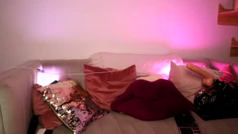 Roni online show from June 12, 2:54 am