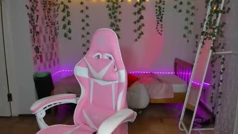 Snapshot of roniya_v chatting on September 20, 3:04 pm Spicy lady Kristy online show from September 20, 3:04 pm