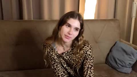 Kylie online show from November 25, 3:22 pm