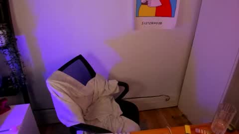 rose257044 online show from April 3, 4:14 pm