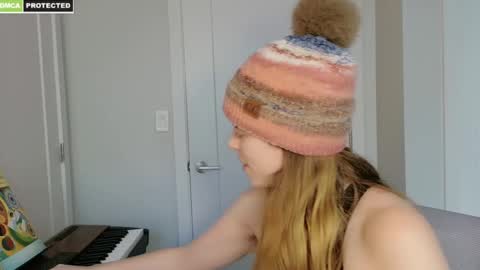 rose77782 online show from February 10, 8:21 pm