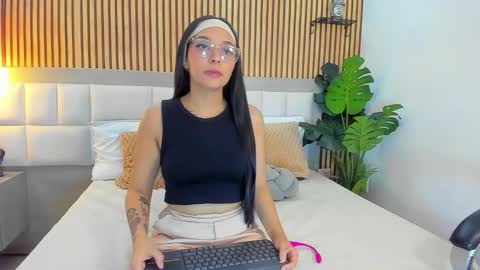 roseaurora online show from November 8, 12:41 pm