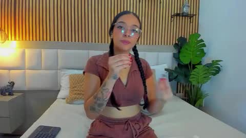 roseaurora online show from November 11, 12:51 pm