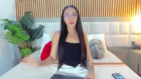 roseaurora online show from February 23, 12:51 pm