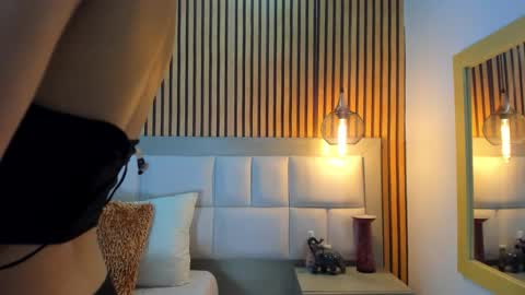 roseaurora online show from January 17, 2:48 pm