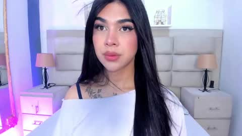 Snapshot of rosecassie chatting on September 26, 1:30 pm Rose online show from September 26, 1:30 pm
