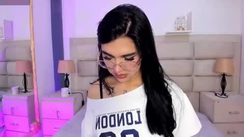Snapshot of rosecassie chatting on October 8, 1:17 pm Rose online show from October 8, 1:17 pm