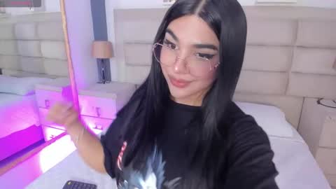 Snapshot of rosecassie chatting on October 11, 2:00 pm Rose online show from October 11, 2:00 pm