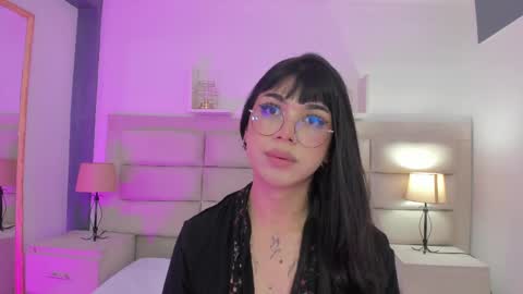 Snapshot of rosecassie chatting on February 18, 4:58 pm Rose online show from February 18, 4:58 pm
