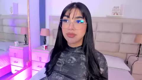 Snapshot of rosecassie chatting on October 19, 1:27 pm Rose online show from October 19, 1:27 pm