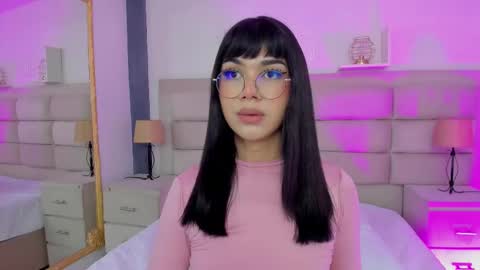 Snapshot of rosecassie chatting on February 26, 5:00 pm Rose online show from February 26, 5:00 pm