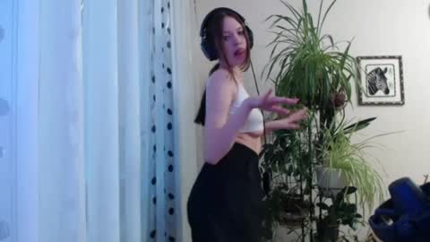 Lina online show from April 20, 3:15 pm