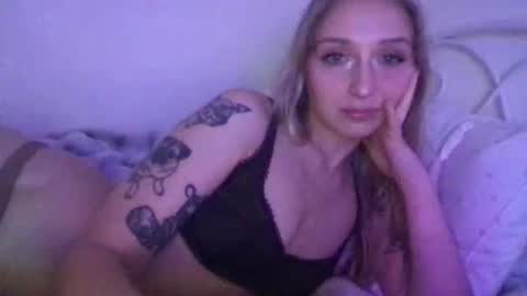 RosePuzzy69 online show from December 15, 2:29 am