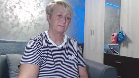 Lovepinklilly online show from November 20, 6:49 pm