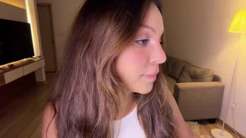 Roshelle online show from May 28, 1:53 pm