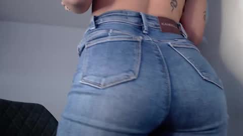 rosiehw online show from November 22, 4:33 am