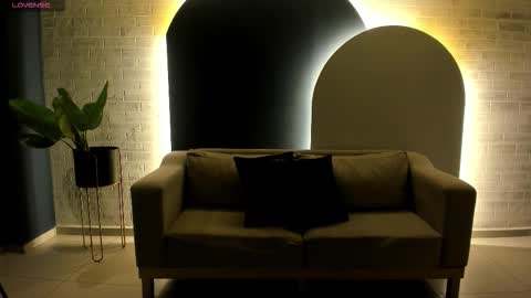 Snapshot of rossierhoades chatting on October 20, 7:19 pm Rossie Rhoades online show from October 20, 7:19 pm