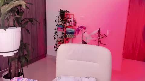 Snapshot of rossth11 chatting on October 3, 8:17 pm Im Ross online show from October 3, 8:17 pm