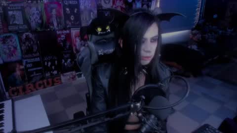 Snapshot of rotten_dreams chatting on February 9, 9:39 pm rot online show from February 9, 9:39 pm