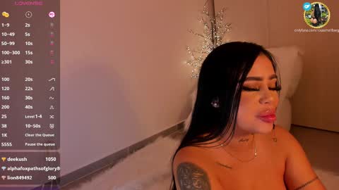 Snapshot of rouse_hallberg_ chatting on February 26, 2:41 am DREAM online show from February 26, 2:41 am