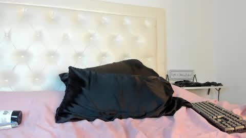 rouse_sexy_hotxx77 online show from April 9, 6:19 am