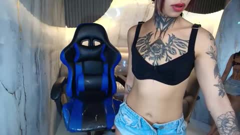 Snapshot of roux_r chatting on September 25, 8:49 pm Roux online show from September 25, 8:49 pm