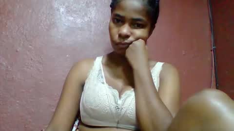 Snapshot of rovaelyah chatting on October 22, 2:37 am rovaelyah online show from October 22, 2:37 am