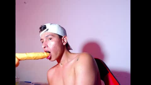 rowanboy23 online show from May 31, 5:33 pm