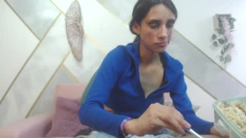   online show from December 4, 7:39 pm