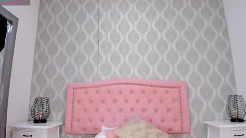 roxana_scott1 online show from February 6, 3:43 am