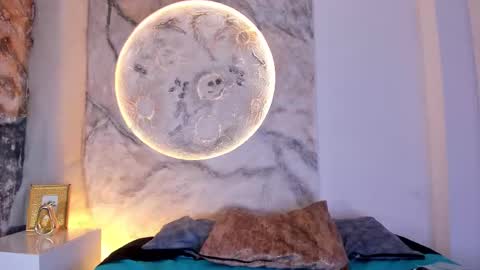 roxanaborns online show from December 5, 1:53 pm