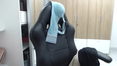 Snapshot of roxanalove7 chatting on February 15, 2:04 am Roxana online show from February 15, 2:04 am