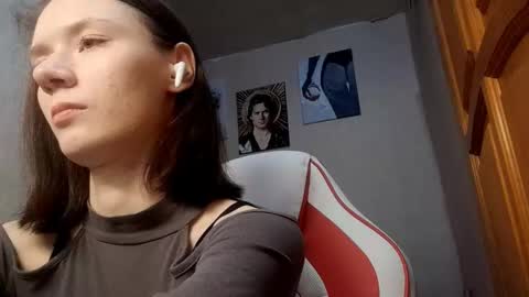 Snapshot of roxanavukovich chatting on October 17, 3:49 pm Mia online show from October 17, 3:49 pm