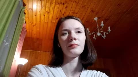 Snapshot of roxanavukovich chatting on September 25, 3:30 pm Mia online show from September 25, 3:30 pm