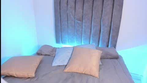 Roxane online show from November 17, 12:19 pm