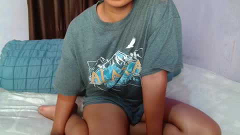 roxanne_98 online show from March 7, 3:39 am