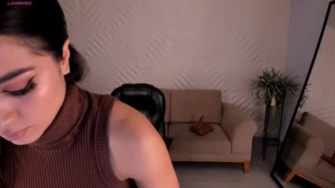 Roxanne Hill  online show from November 16, 12:07 pm